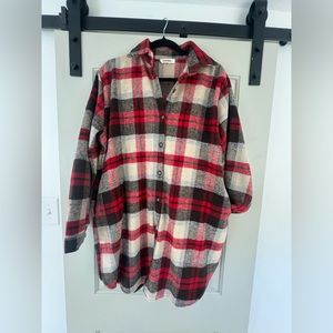 Tunic style flannel on the thinner side with pockets!